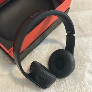 Beats Solo3 Bluetooth Headphones (with wire option)